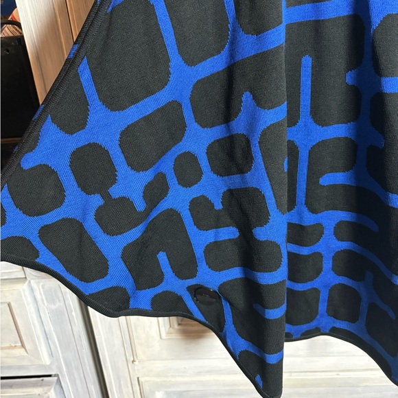 Ming Wang Blue Cape Sweater Geometric Abstract Print‎ Art to Wear Elegant Cozy - Picture 3 of 7